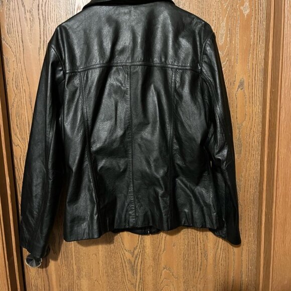 Wilson’s Leather Maxima Women's Black Leather Jacket - Picture 4 of 4